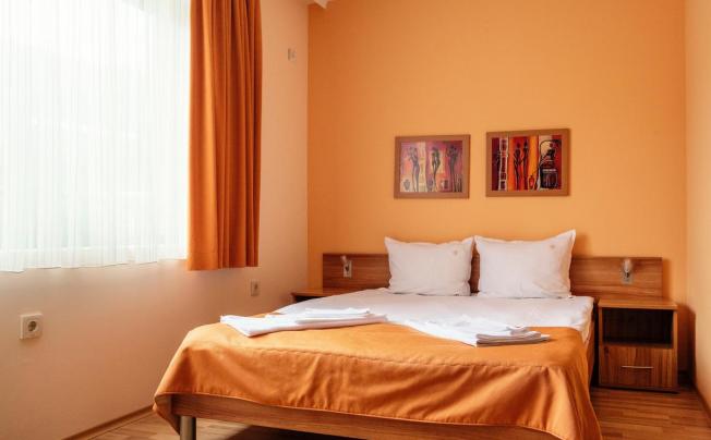 Фото отеля Bright House Apartments