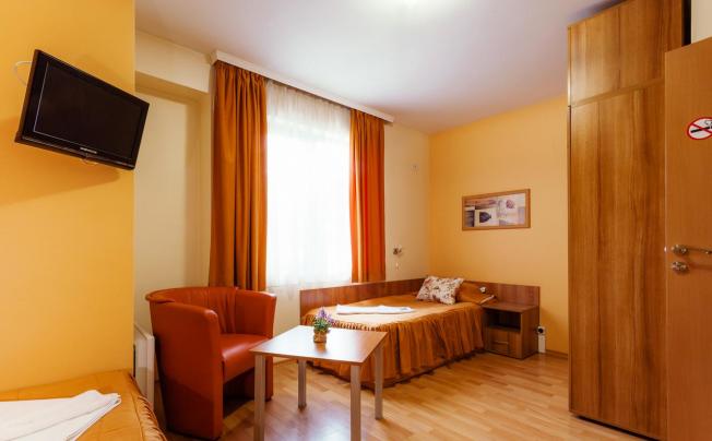 Фото отеля Bright House Apartments