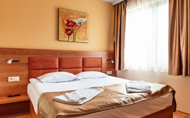 Фото отеля Bright House Apartments