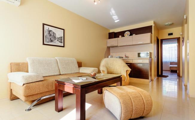 Фото отеля Bright House Apartments