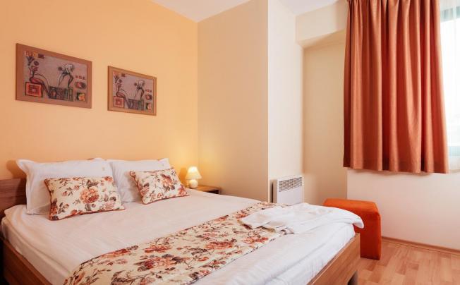 Фото отеля Bright House Apartments