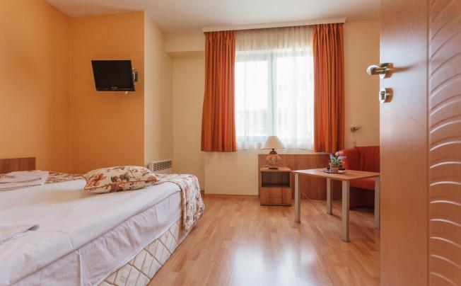 Фото отеля Bright House Apartments