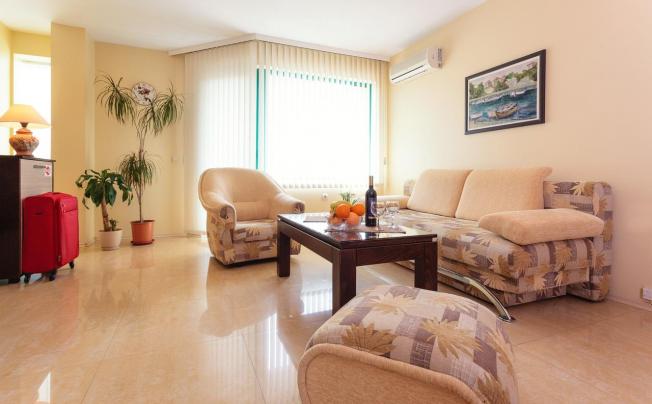 Фото отеля Bright House Apartments