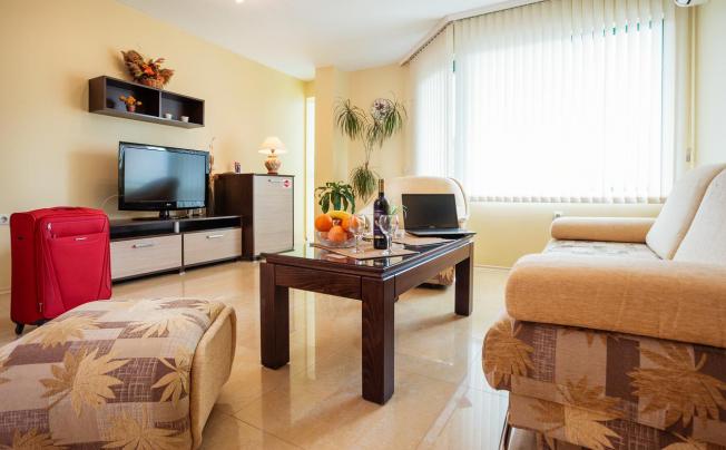 Фото отеля Bright House Apartments