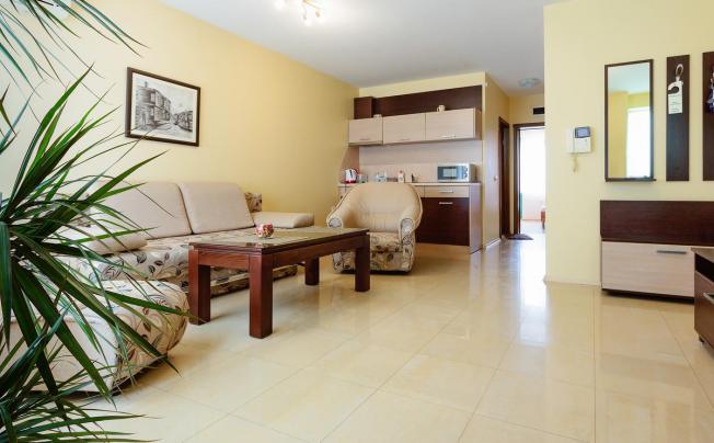 Фото отеля Bright House Apartments