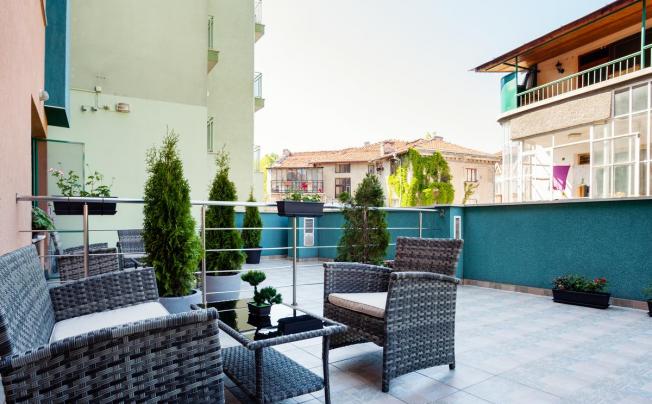 Фото отеля Bright House Apartments