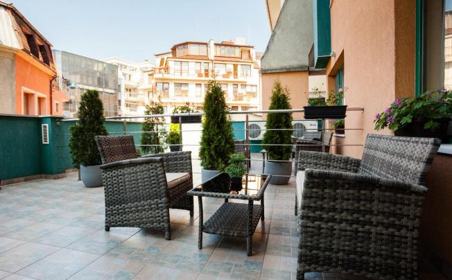 Фото отеля Bright House Apartments