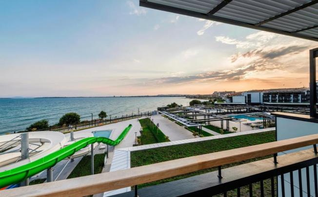 Фото отеля VOYA BEACH RESORT