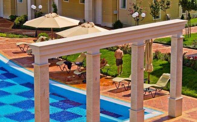 Фото отеля Flores Garden Apartments