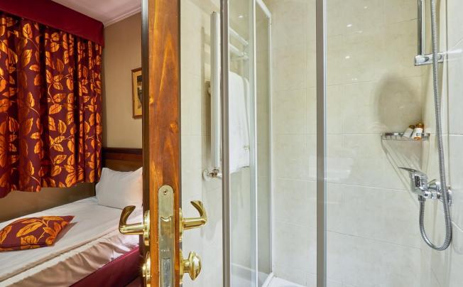 Фото отеля GRAND HOTEL YANTRA 