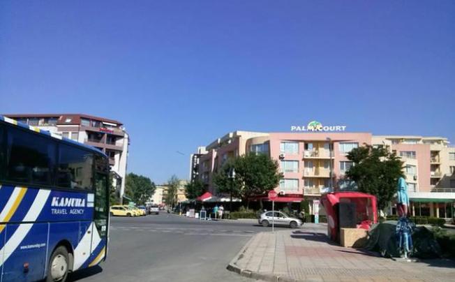 Фото отеля Palm Court Apartment