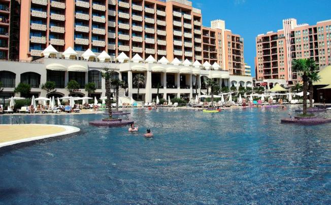 Фото отеля ROYAL BEACH APARTMENTS
