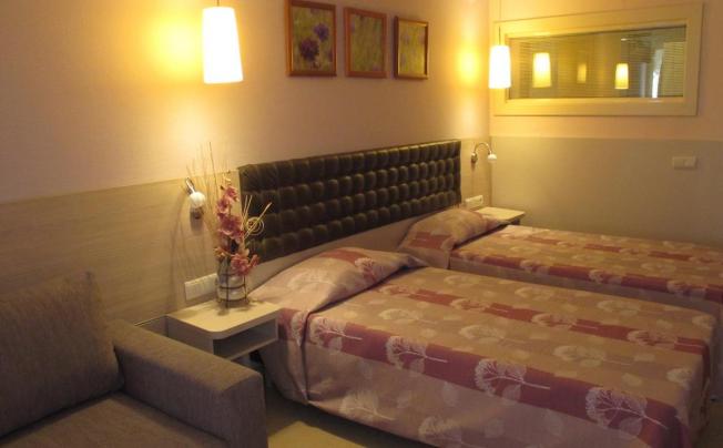 Фото отеля Sandy Beach Hotel