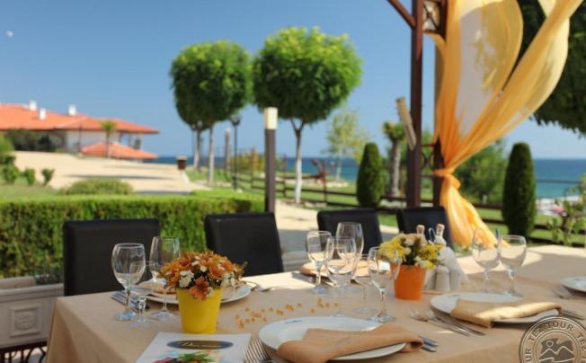 Фото отеля Dinevi Resort Premium First Line