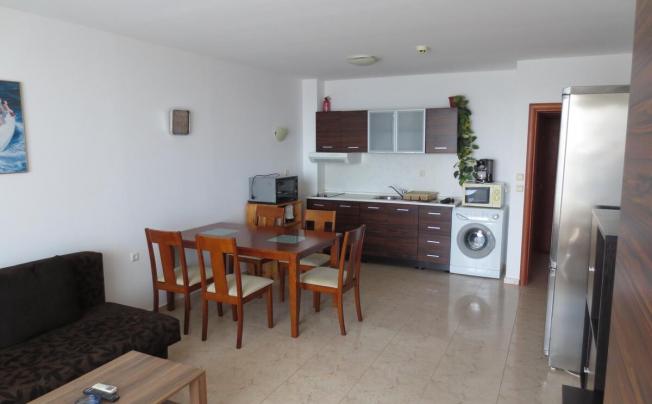 Фото отеля Breeze Apartment