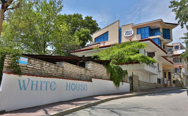 Фото отеля White House Family Hotel