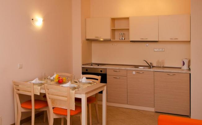 Фото отеля Robinson Beach Apartments