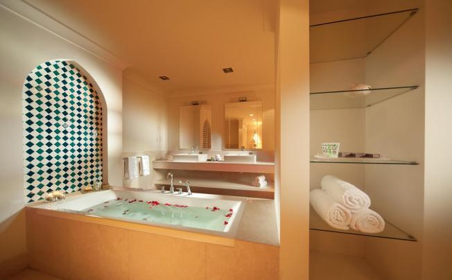 Фото отеля Juweira Boutique Hotel