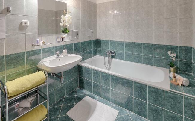 Фото отеля Triple M Hotel
