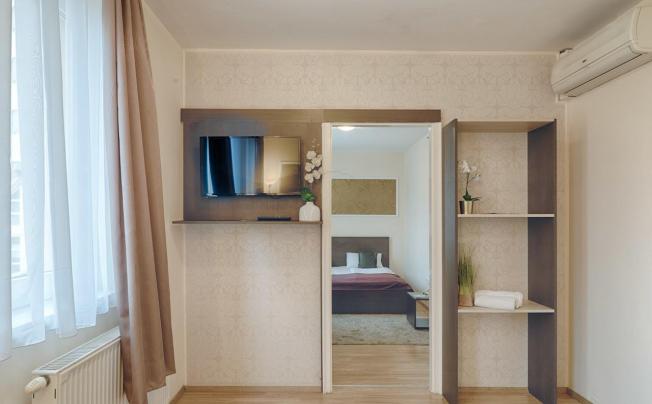 Фото отеля Triple M Hotel