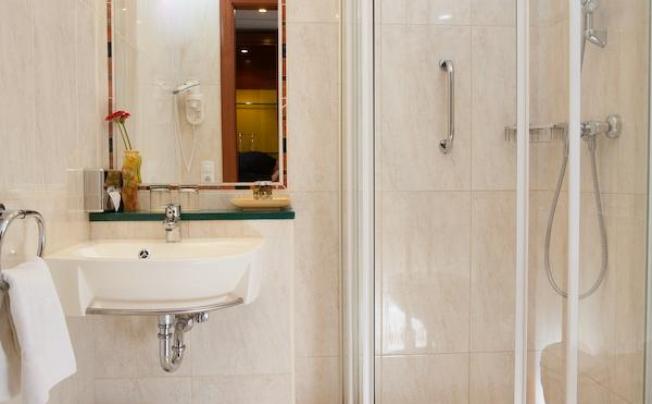 Фото отеля Lion's garden hotel