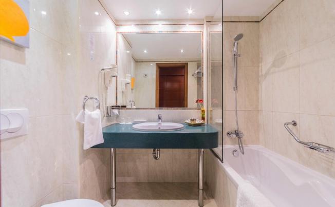 Фото отеля Lion's garden hotel