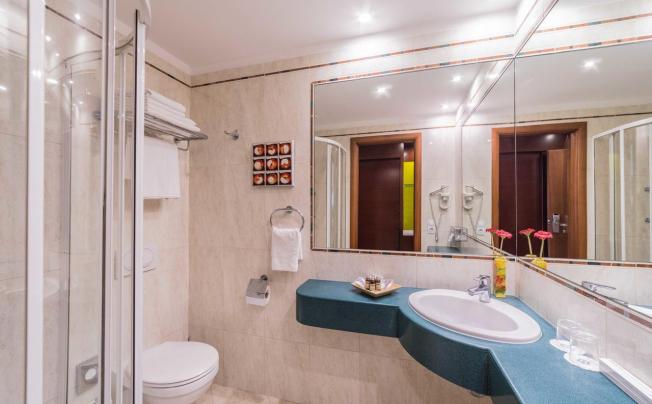 Фото отеля Lion's garden hotel
