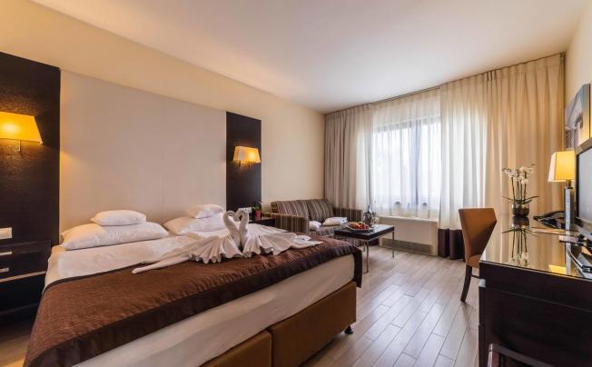 Фото отеля Lion's garden hotel