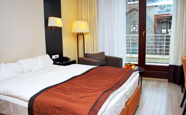 Фото отеля Lion's garden hotel
