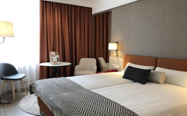 Фото отеля ERZSEBET HOTEL CITY CENTER 