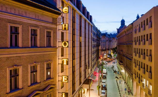 Фото отеля ERZSEBET HOTEL CITY CENTER 