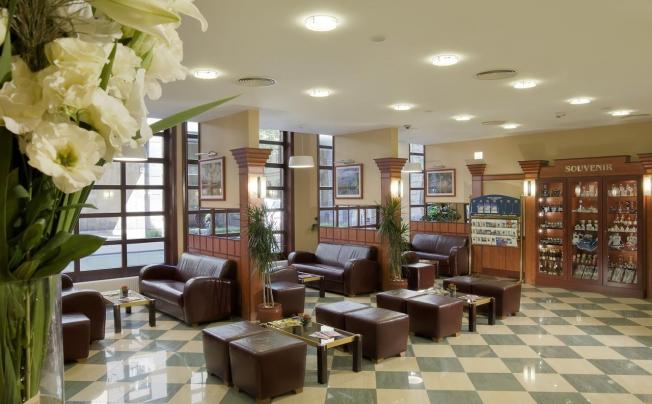 Фото отеля ERZSEBET HOTEL CITY CENTER 
