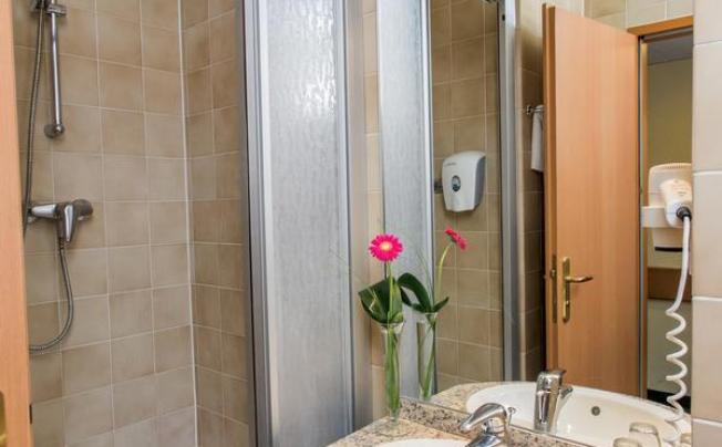 Фото отеля ERZSEBET HOTEL CITY CENTER 