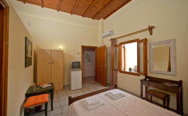 Фото отеля KATERINA TRADITIONAL ROOMS