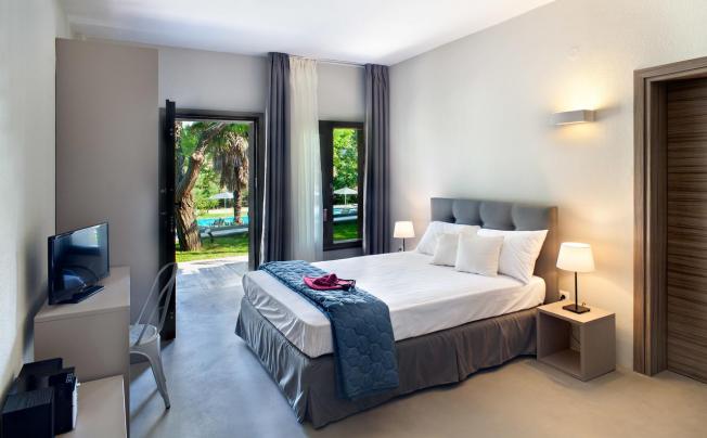 Фото отеля Sani Woods Apartments