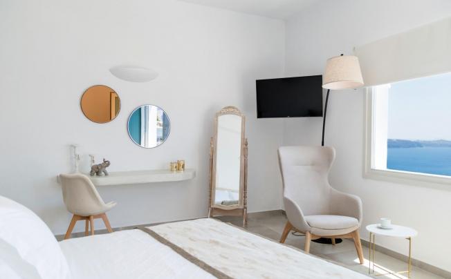 Фото отеля Adamant Suites