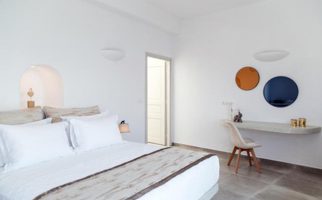 Фото отеля Adamant Suites