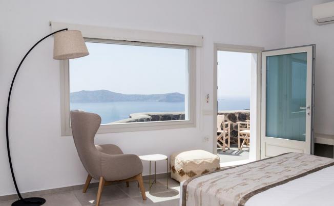 Фото отеля Adamant Suites