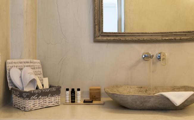 Фото отеля Adamant Suites