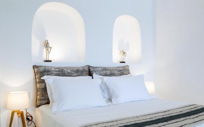Фото отеля Adamant Suites