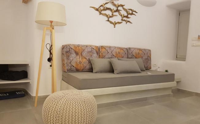 Фото отеля Adamant Suites