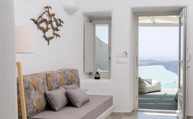 Фото отеля Adamant Suites