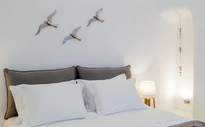 Фото отеля Adamant Suites