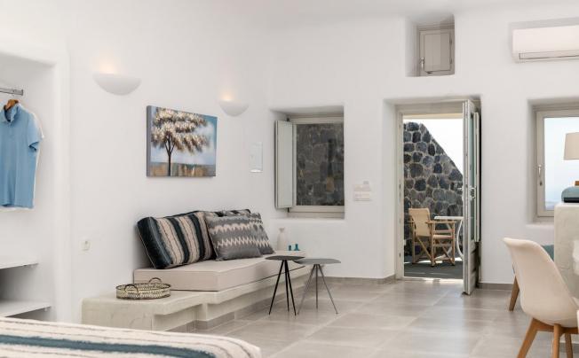 Фото отеля Adamant Suites