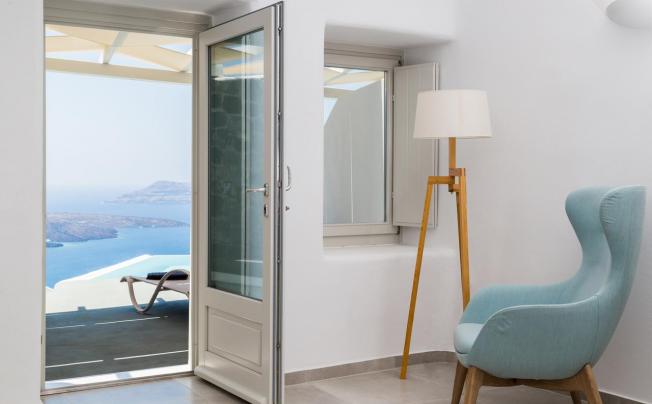 Фото отеля Adamant Suites