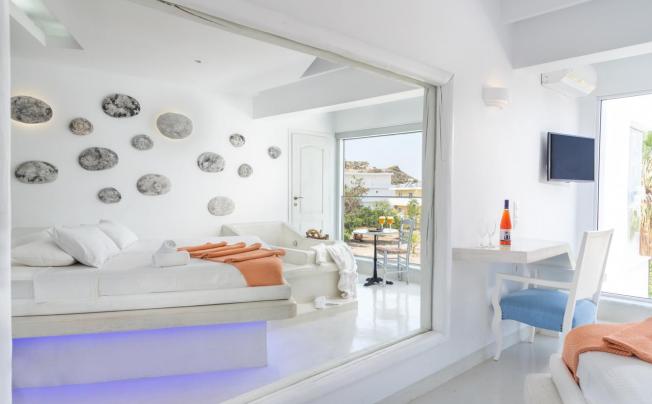 Фото отеля Kouros Home & Suites
