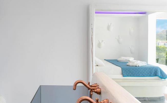 Фото отеля Kouros Home & Suites