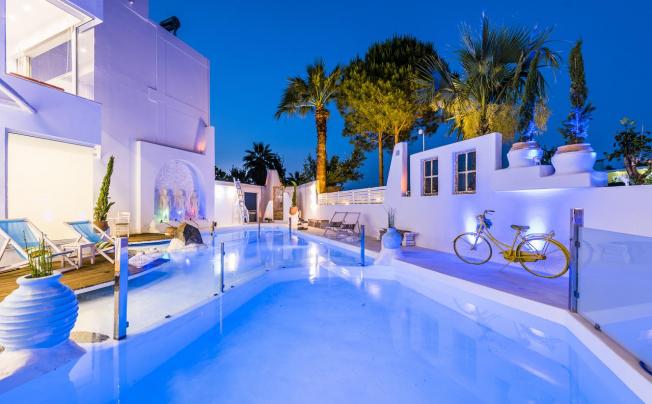 Фото отеля Kouros Home & Suites
