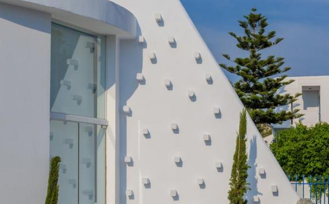 Фото отеля Kouros Home & Suites