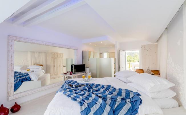 Фото отеля Kouros Home & Suites